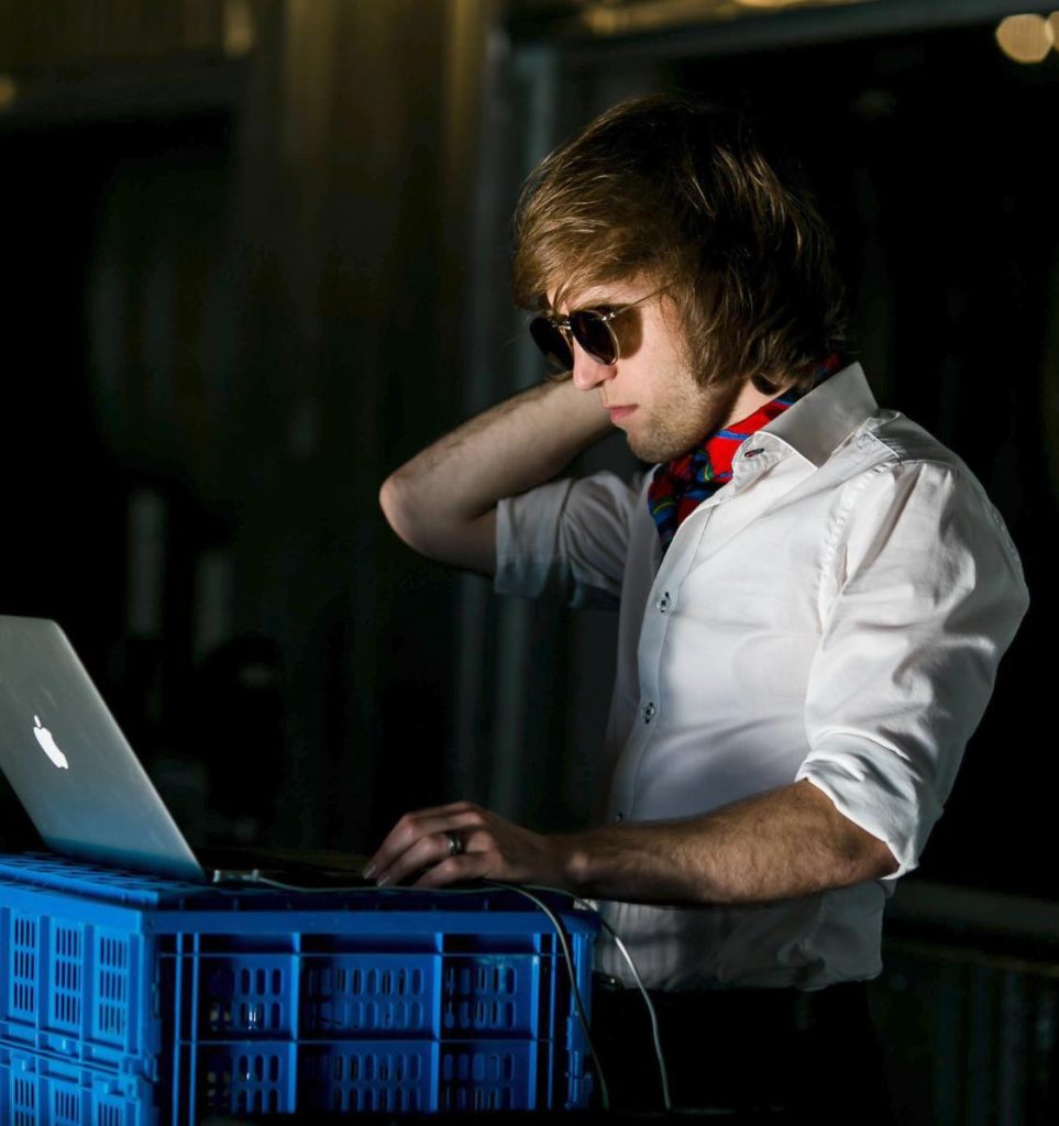 DJ Dolphin Titan